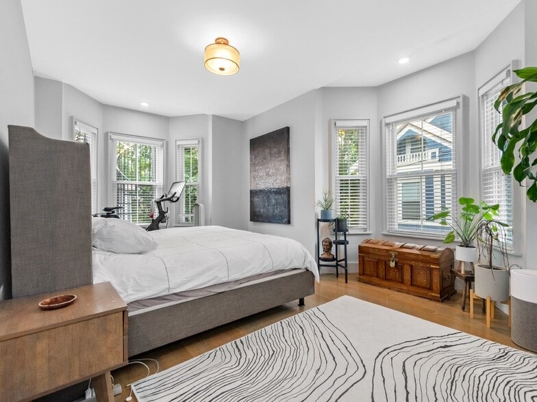 Building Photo - 75 South St