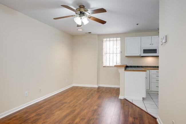 Building Photo - 1 Bedroom Apartment Downtown