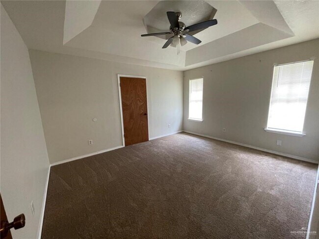 Building Photo - 18 S James Cir
