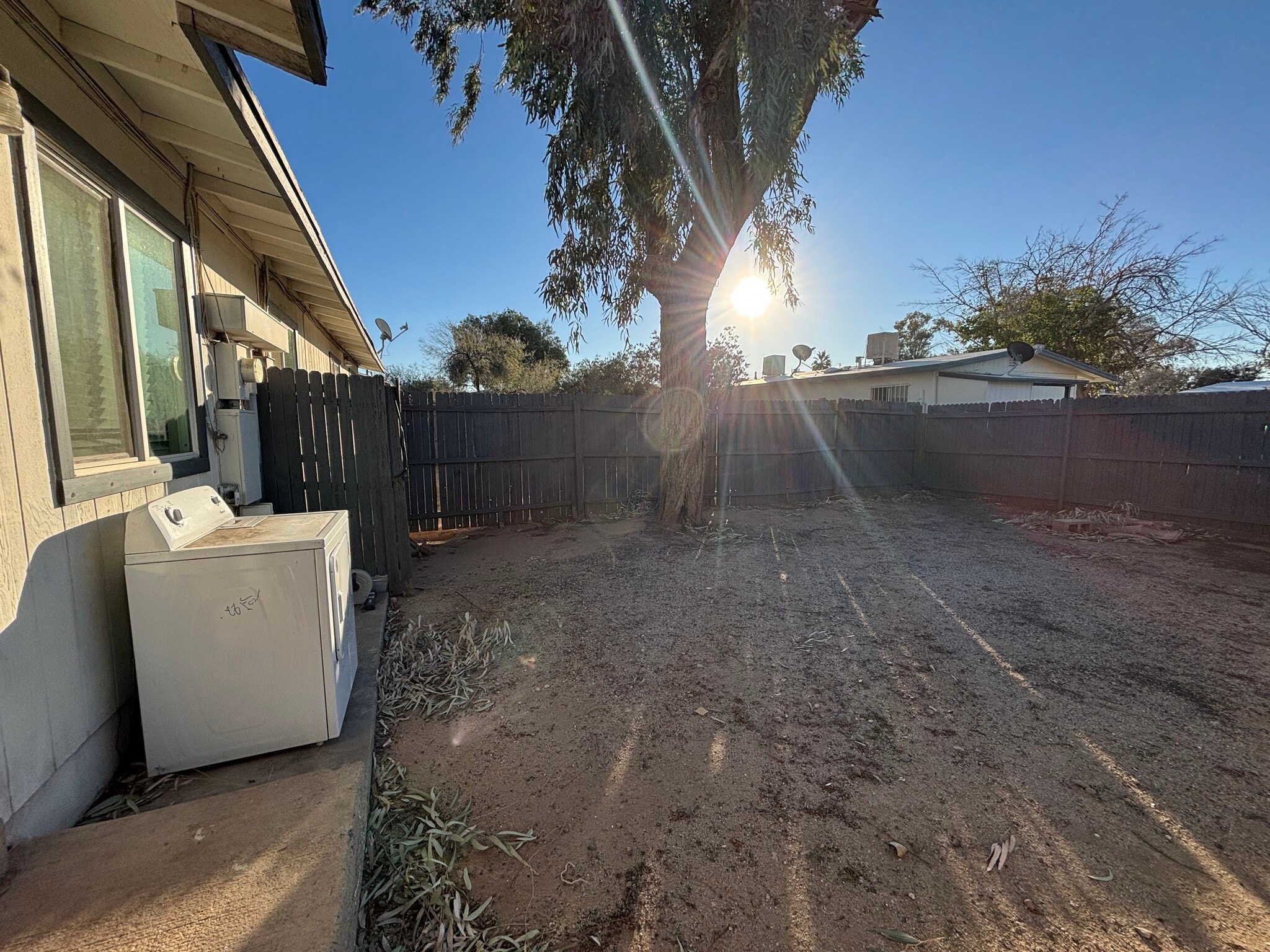 Building Photo - 420 E Navajo Rd