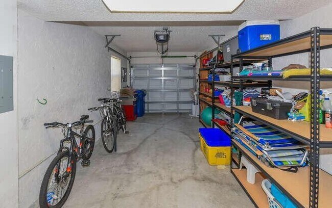 Building Photo - 4105 Fairway Dr N