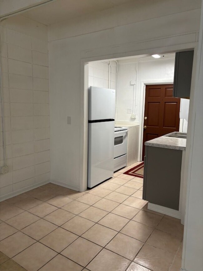 Building Photo - Recently Renovated 2BR/1BA Near FSU, FAMU & TSC – Only $950/Month!