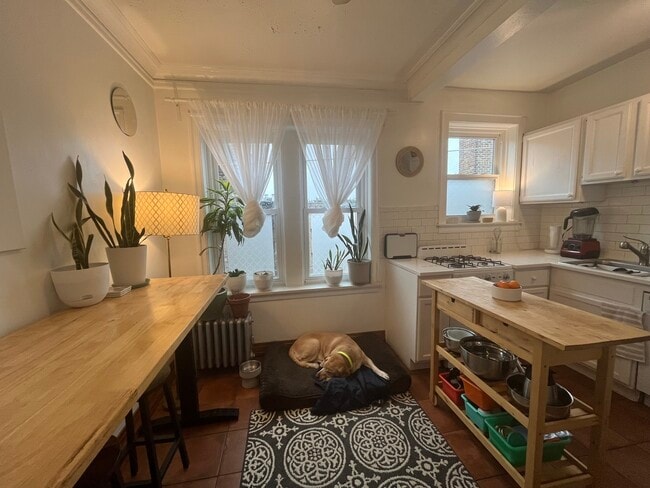 Building Photo - 1453 W Elmdale Ave