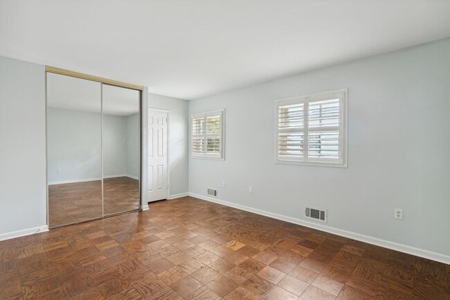 Building Photo - Available Now! Updated //3 Bedroom 2.5 Bat...