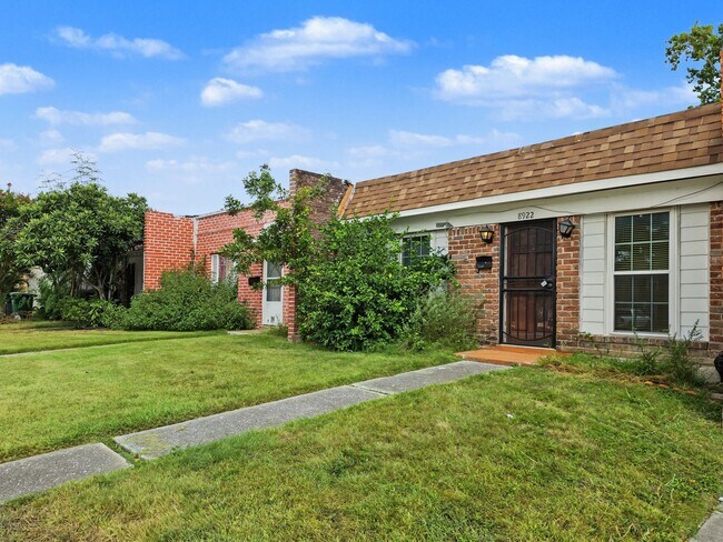 Building Photo - 8922 Kempwood Dr