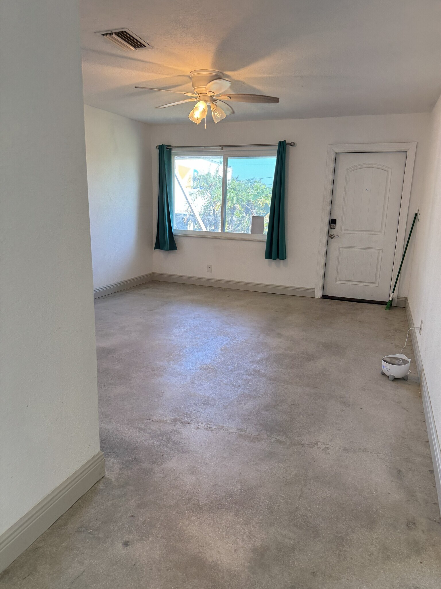 Front room - 11297 Summerwinds Ct