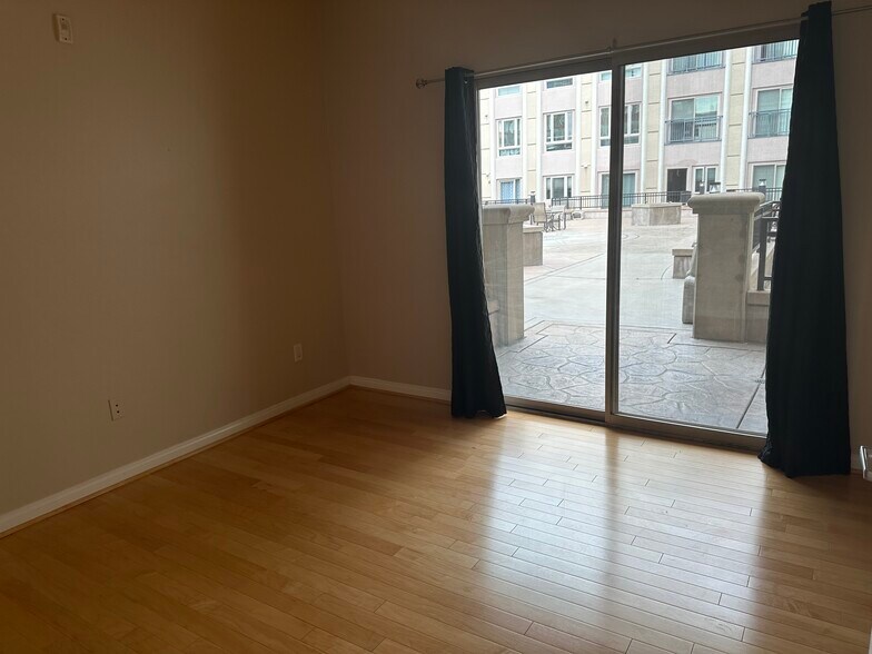 Secondary bedroom - 450 J St