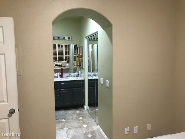 Building Photo - 2 br, 2 bath Condo - 2806 Cherrywood