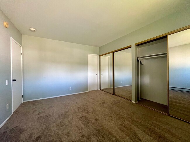 Building Photo - 382 Miraleste Dr
