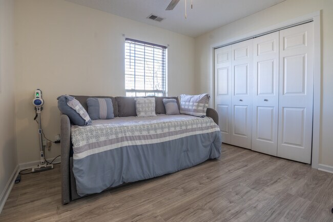 Building Photo - 5464 Daniel Ray Dr