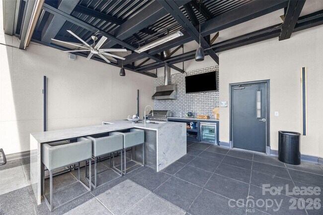 Building Photo - 715 N Graham St