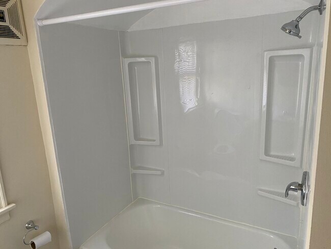 bathroom - 370 S State St