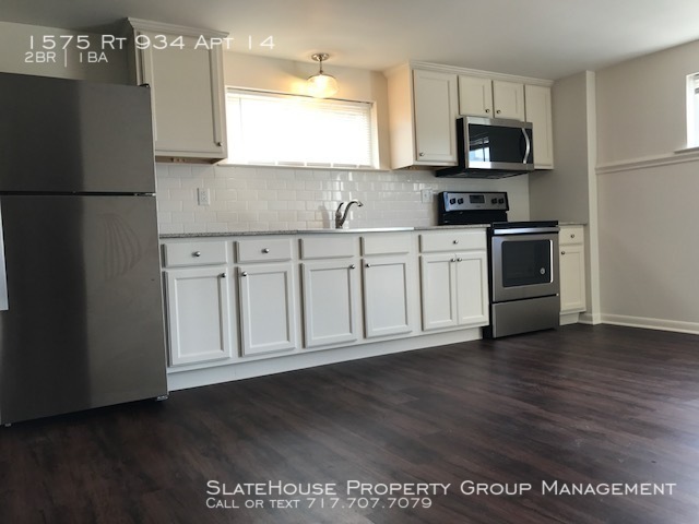Building Photo - Large 2 Bedroom, 1 bathroom Unit
