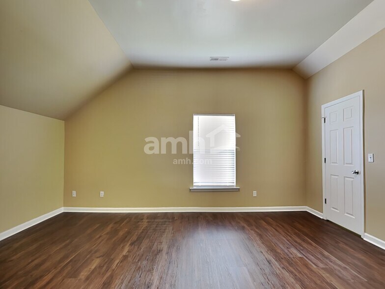 Building Photo - 1008 Golden Crest Dr