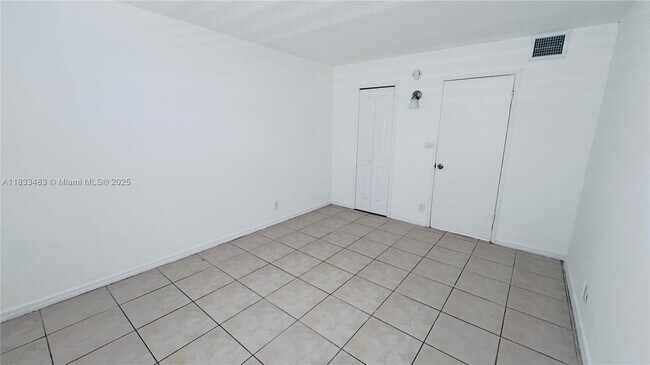 Building Photo - 801 NW 47th Ave