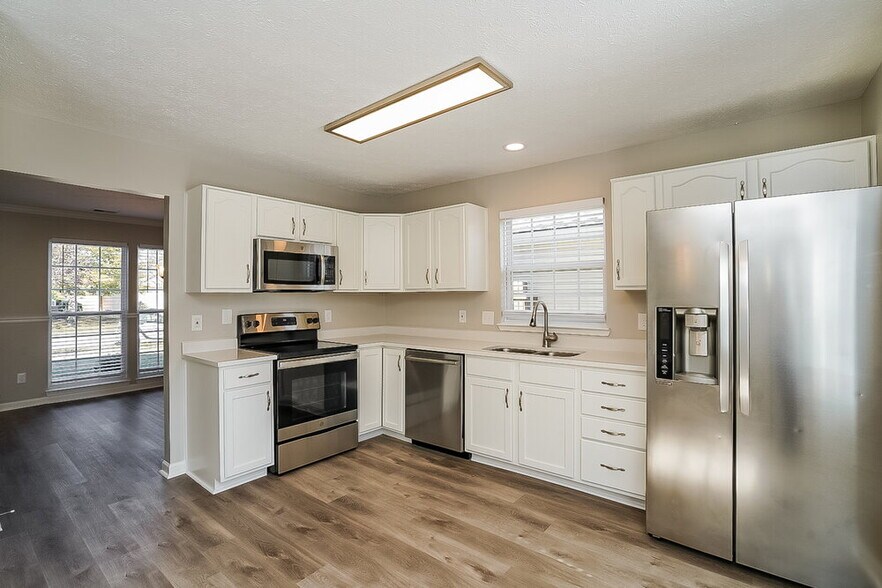 Building Photo - 2608 River Meade Way