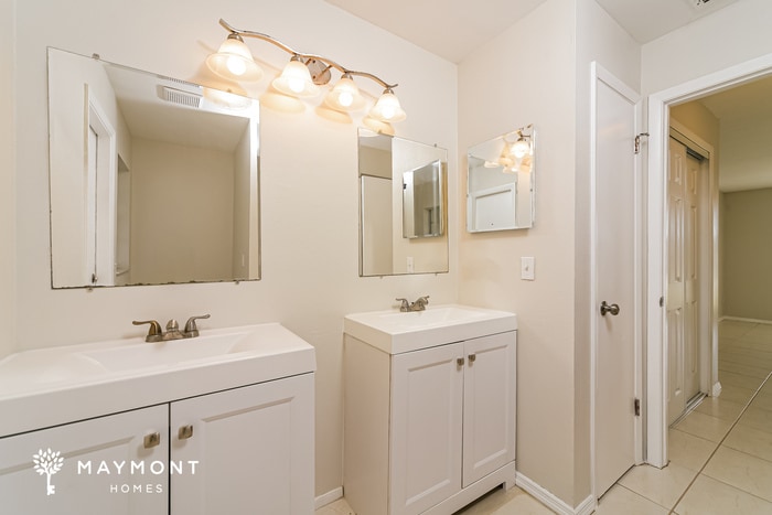 Building Photo - 2315 Bay Leaf Dr