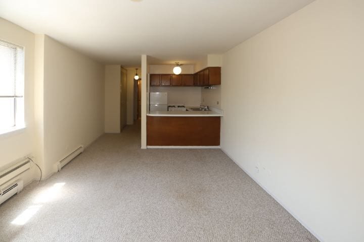 Building Photo - 675 W Wrightwood Ave