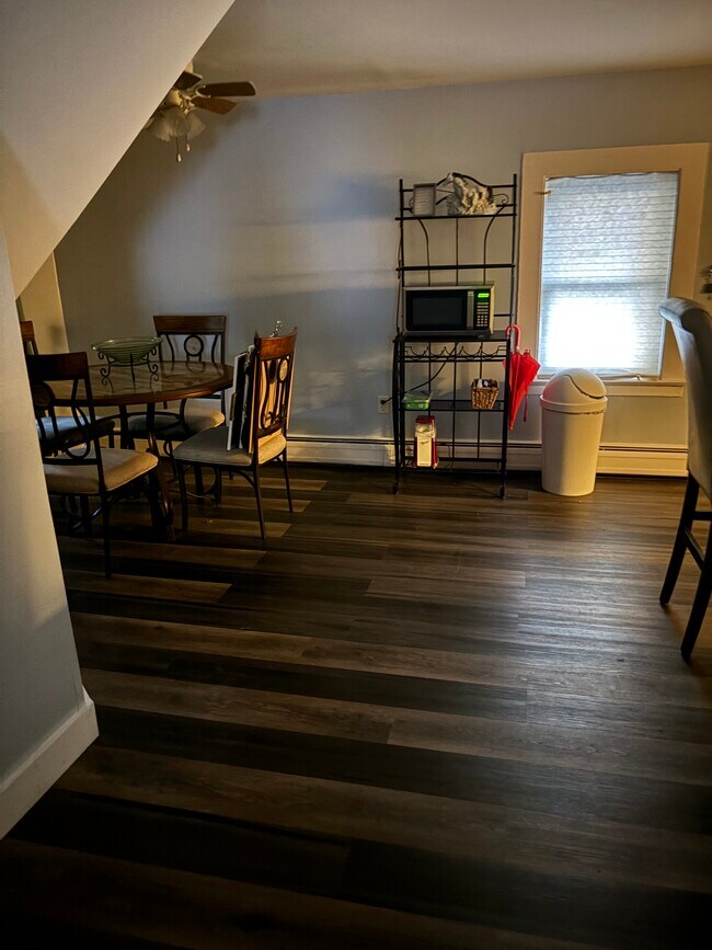 Building Photo - 285 Main St