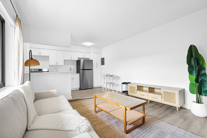 Building Photo - The Edgewater Apartments