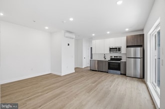 Building Photo - 613 Brooklyn St