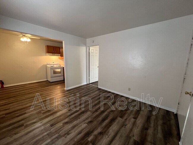 Building Photo - 3704 Greenwood Blvd