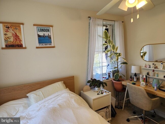 Building Photo - 300 E Elm St