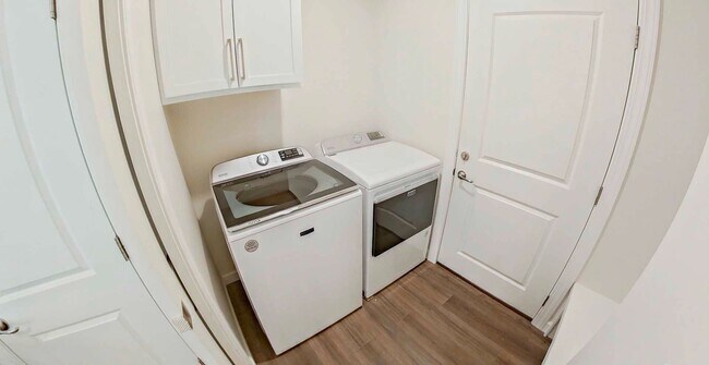 Building Photo - Newly Built! + Stainless Steel Appliances + 3-Car-Garage + Large Backyard + Washer & Dryer Includ...