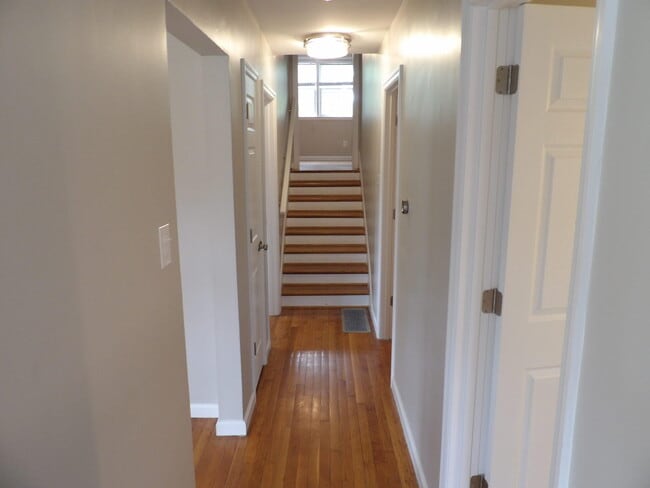 Building Photo - 286 Zandale Dr