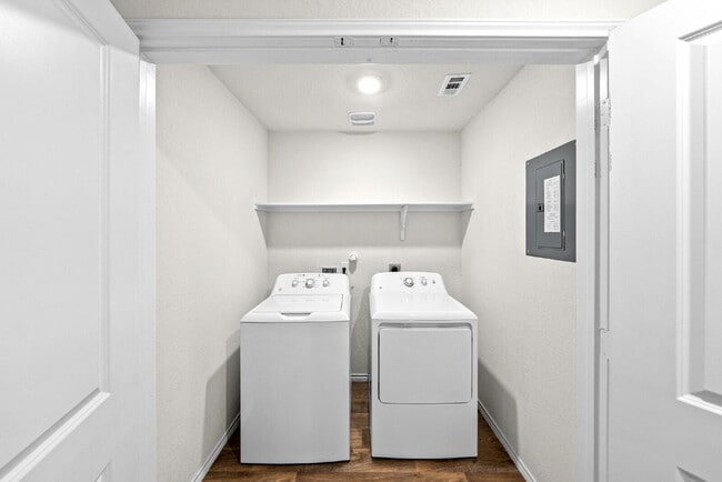 Building Photo - New Rental Alert! 2 Weeks Free Rent with 15 Month Lease