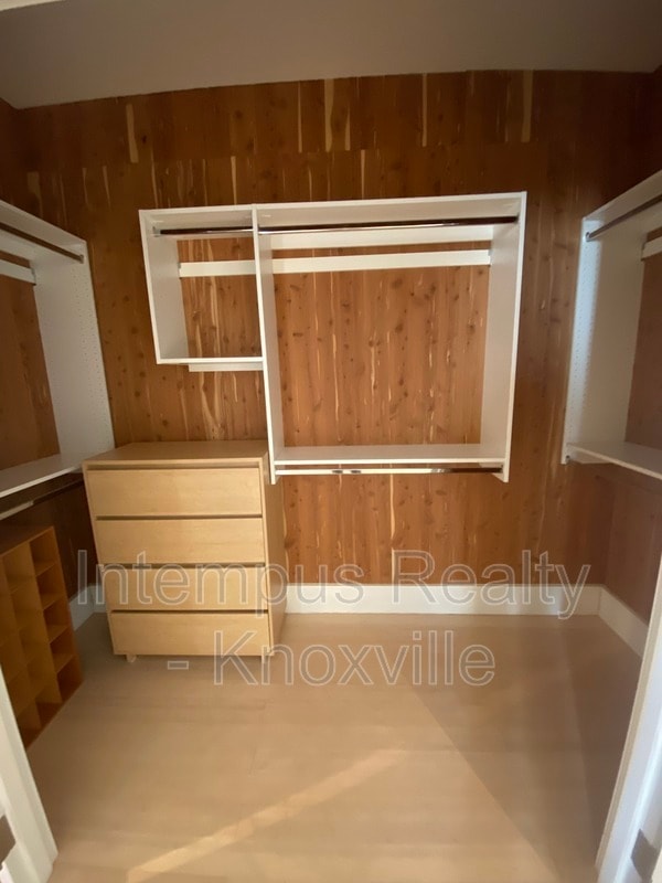 Building Photo - 106 W Summit Hill Dr SW