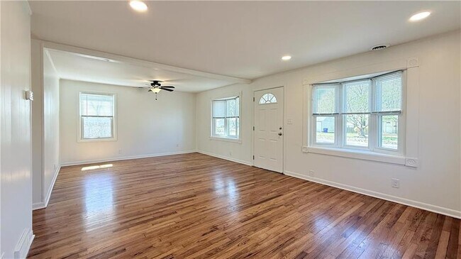 Building Photo - 7601 Foster St