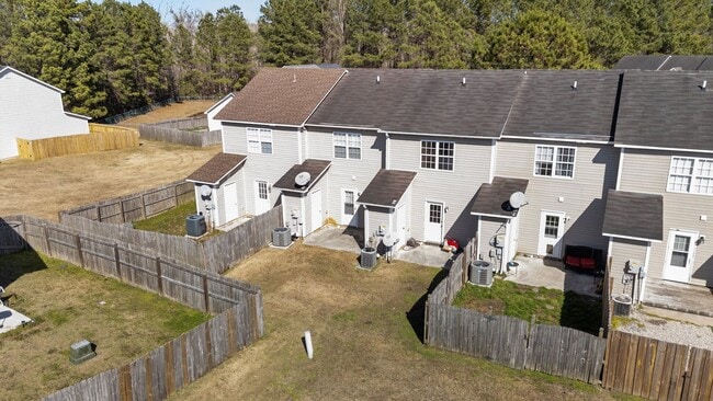 Building Photo - Welcome to Marsh Oaks!