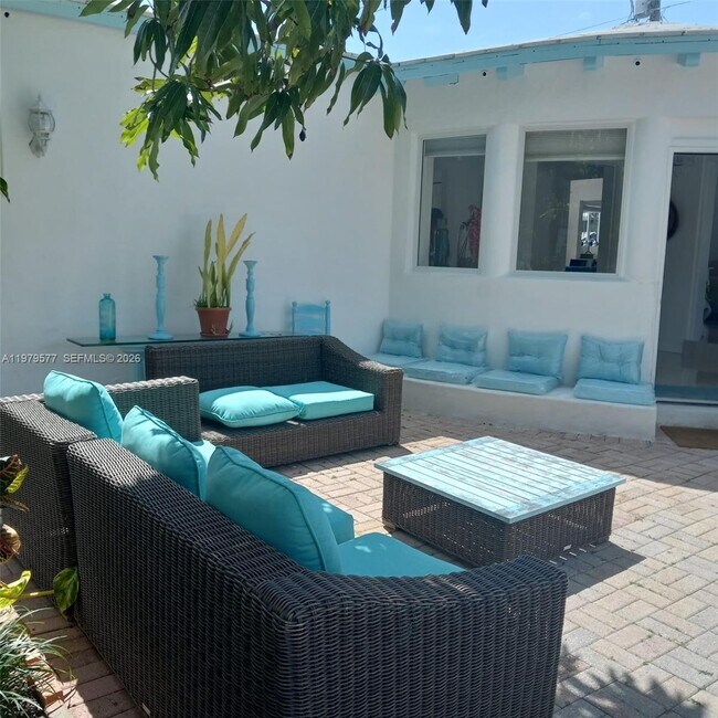 Building Photo - 6910 Rue Notre Dame