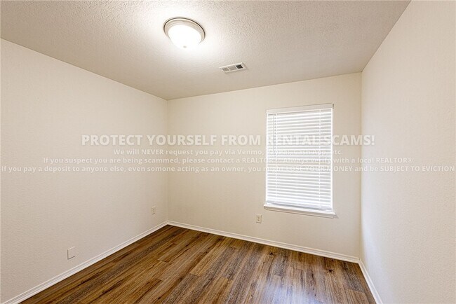 Building Photo - 2280 Bunker Ln