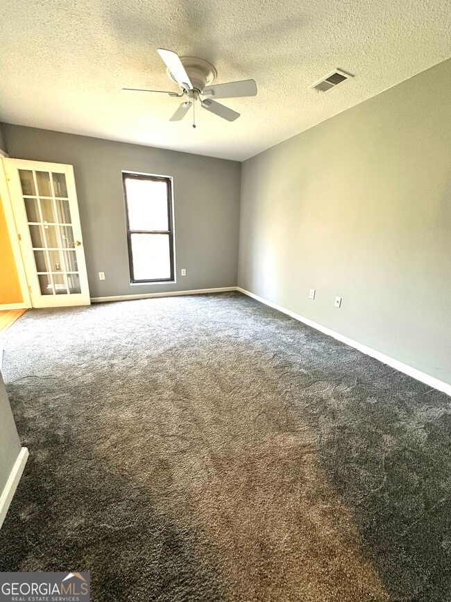 Building Photo - 24113 Plantation Dr NE