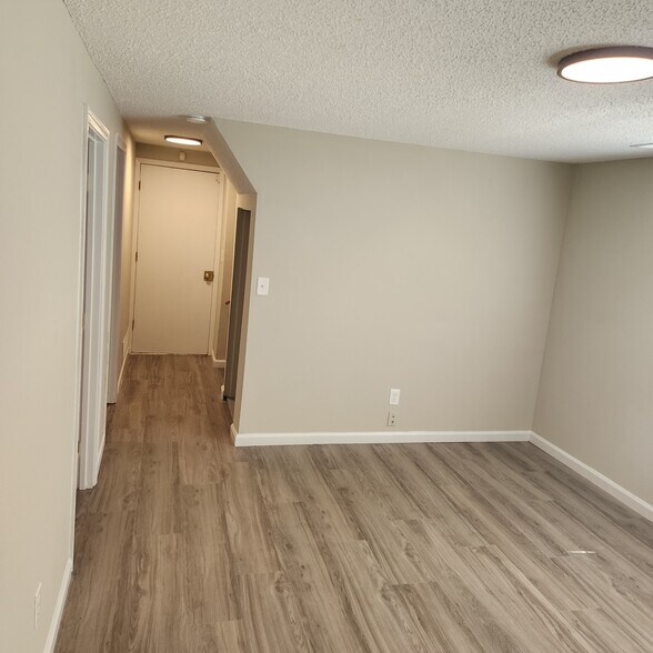 Building Photo - 2573 Millvalley Dr