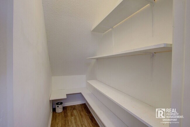 Building Photo - 121 Sioux Ct