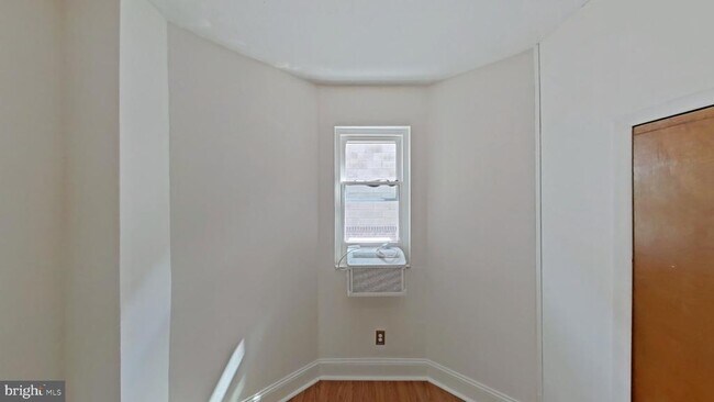 Building Photo - 2629 S Rosewood St