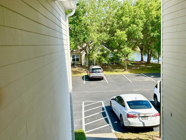 Building Photo - 2 Bed/2 Bath Condo, Gated security, Tons o...