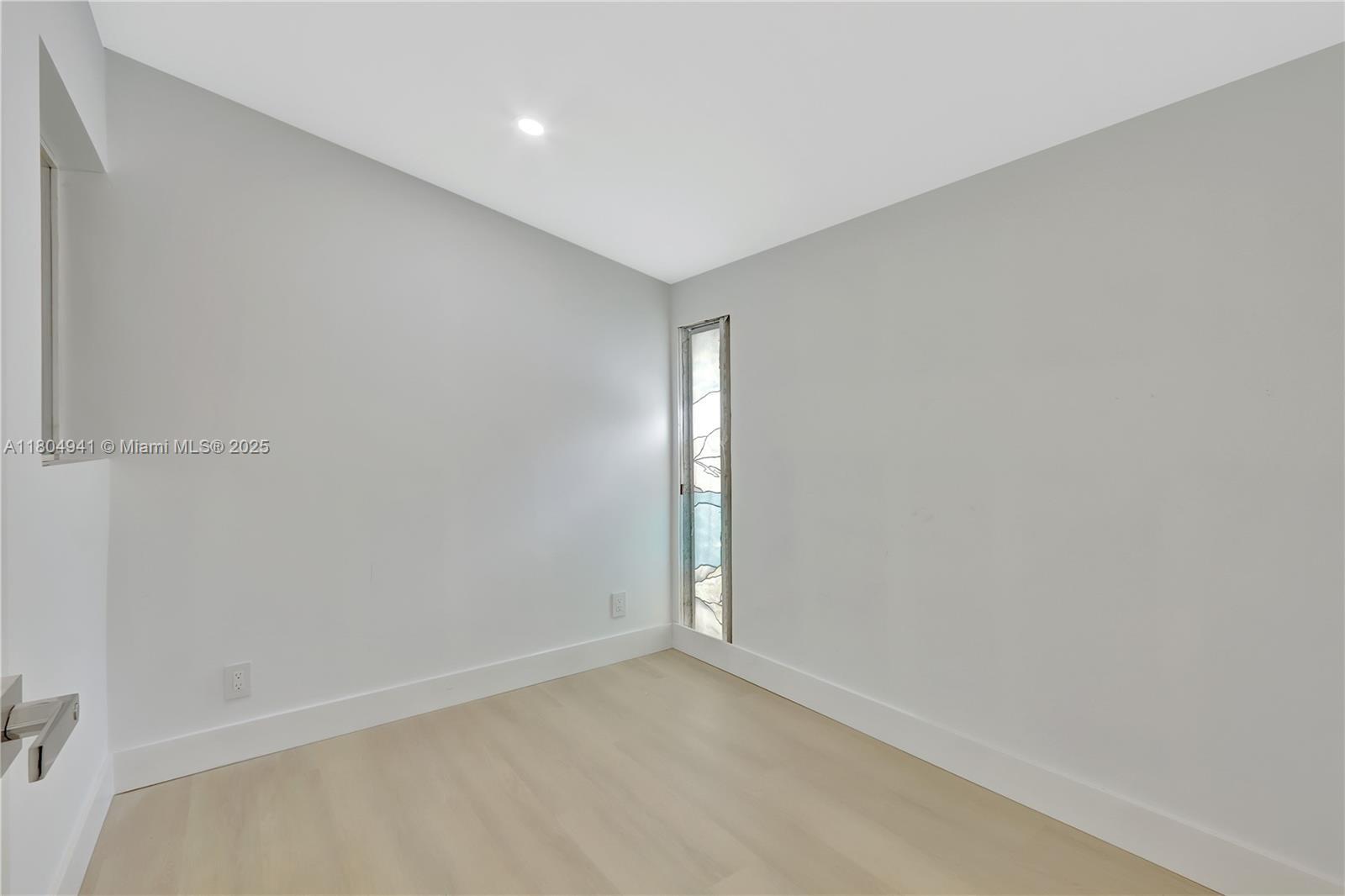 Building Photo - 1720 SW 23rd Ave