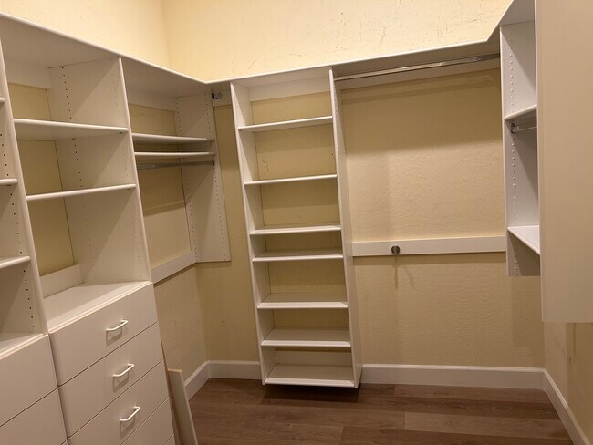 Building Photo - 42019 N Golf Crest Rd