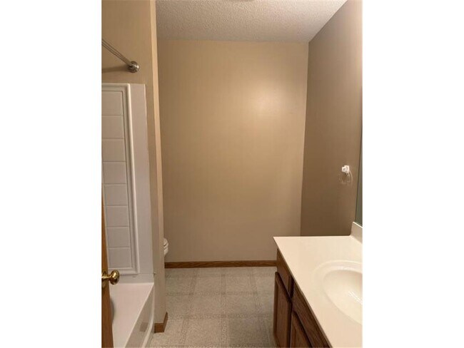 Building Photo - 6886 Meadow Grass Ln S