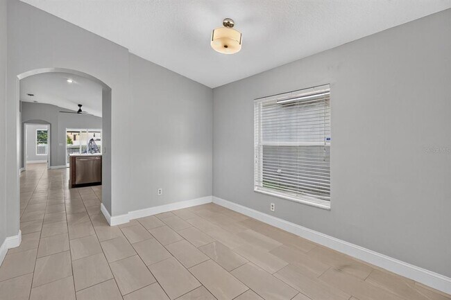 Building Photo - 7961 Carriage Pointe Dr