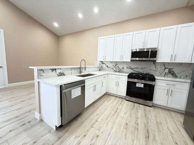 Building Photo - 3107 W Laux Dr