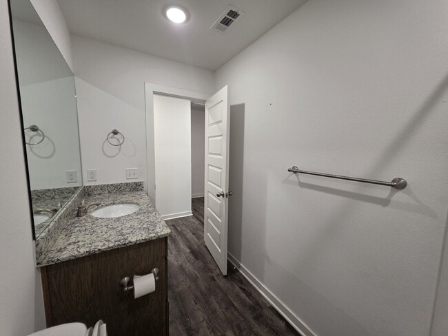 Building Photo - 320 Westbrook Ct