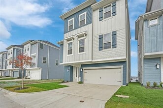 Building Photo - 1121 Marc Pl