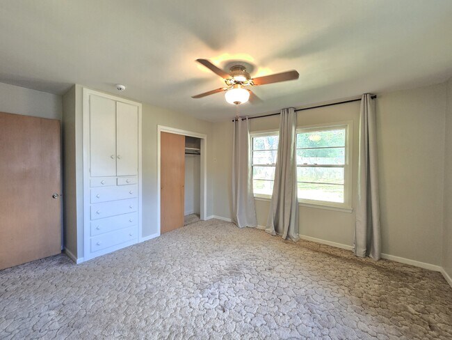 Building Photo - 516 Lehigh Pl