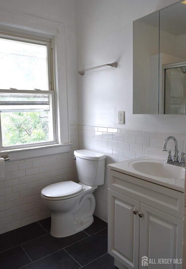 Building Photo - 219 Avenel St