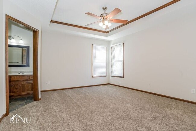 Building Photo - 419 W Sunrise Dr